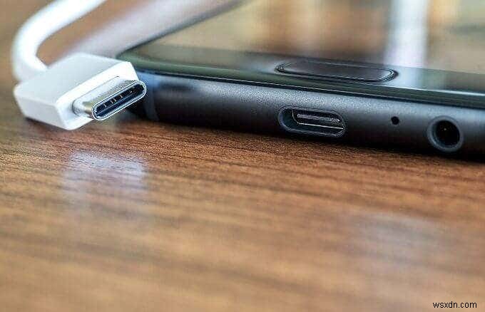 วิธีเชื่อมต่อโทรศัพท์หรือแท็บเล็ตกับทีวีผ่าน USB 