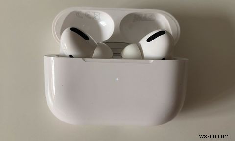 วิธีจับคู่ AirPods กับ MacBook, iPhone, PC และอีกมากมาย 