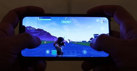 Fortnite Battle Royale บนมือถือน่าเล่นไหม? 