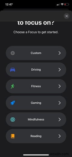 วิธีใช้โหมดโฟกัสของ iOS เพื่อตอบกลับข้อความโดยอัตโนมัติขณะขับรถ 
