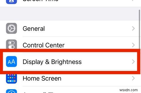 วิธีใช้ Night Shift เพื่อลดแสงสีฟ้าบน iPhone ของคุณ 