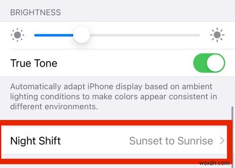 วิธีใช้ Night Shift เพื่อลดแสงสีฟ้าบน iPhone ของคุณ 