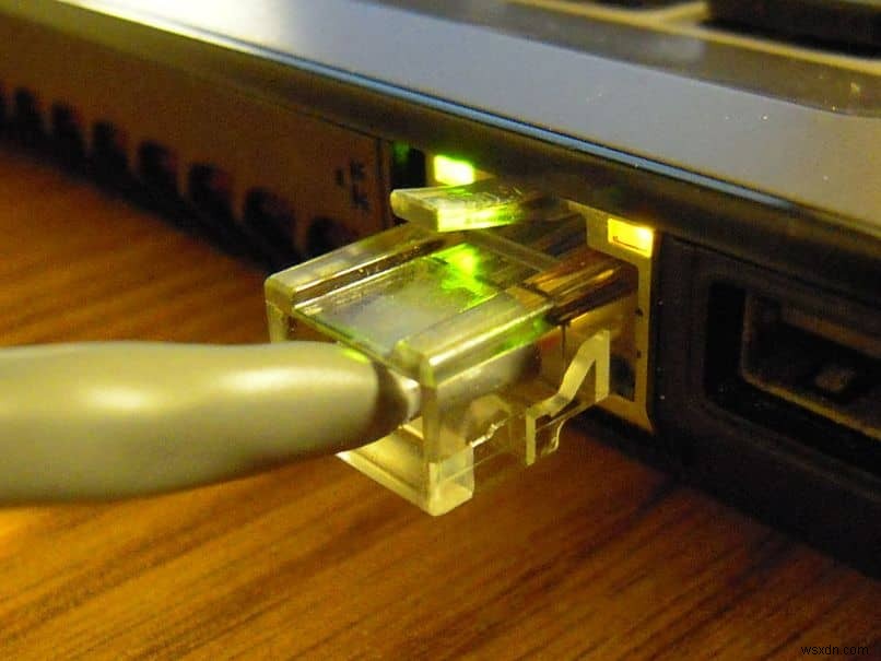 วิธีดาวน์โหลด Universal Wi-Fi และไดรเวอร์เครือข่ายอีเทอร์เน็ตโดยไม่ต้องเชื่อมต่ออินเทอร์เน็ต