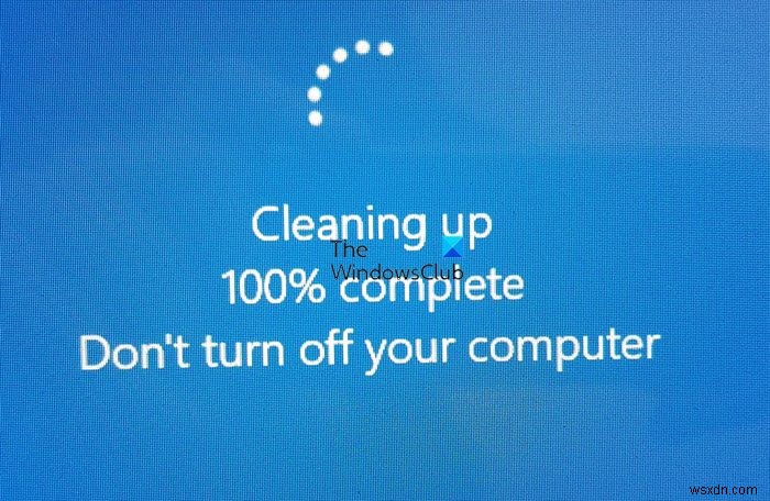 คอมพิวเตอร์ Windows ค้างอยู่บนหน้าจอกำลังทำความสะอาด 