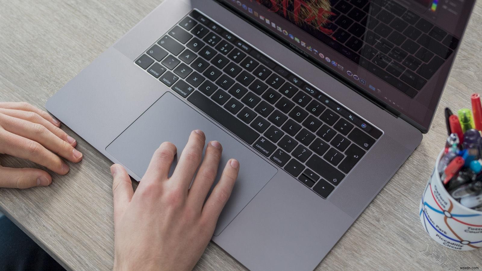 วิธีทดสอบแบตเตอรี่ MacBook:ดูว่าจำเป็นต้องเปลี่ยนและเปลี่ยนหรือไม่ 