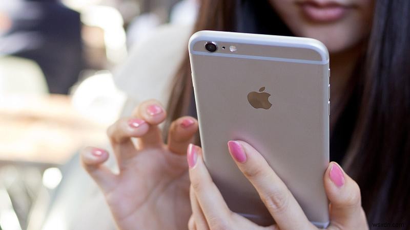 วิธีหลีกเลี่ยงค่าบริการโรมมิ่งข้อมูลของ iPhone ในต่างประเทศ 