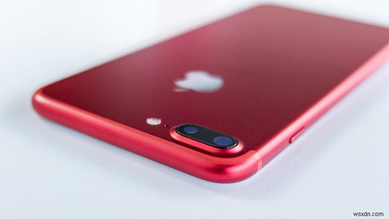 วิธีทำให้หน้าจอสีดำบน iPhone 7 . สีแดง 