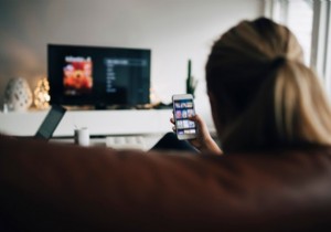 วิธีการสะท้อน iPhone ของคุณกับทีวี 