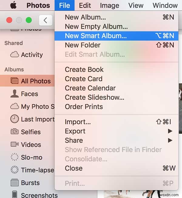 วิธีสร้างและใช้อัลบั้มอัจฉริยะใน iPhoto และ Photos สำหรับ Mac 