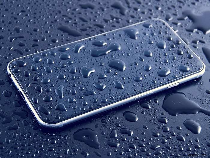 โทรศัพท์ของคุณกันน้ำได้หรือเพียงแค่  กันน้ำกระเซ็น  คู่มือฉบับย่อสำหรับการให้คะแนนน้ำในเทคโนโลยี 