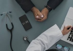 5 เคล็ดลับที่ควรทราบเมื่อคุณช่วยผู้สูงอายุในการใช้คอมพิวเตอร์ 