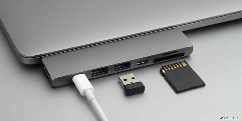 ฮับ USB-C เทียบกับ Docking Station:อันไหนดีกว่าสำหรับผู้ใช้ MacBook Pro