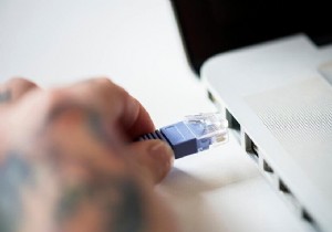 ถ่ายโอนไฟล์ระหว่างคอมพิวเตอร์สองเครื่องโดยใช้สาย LAN