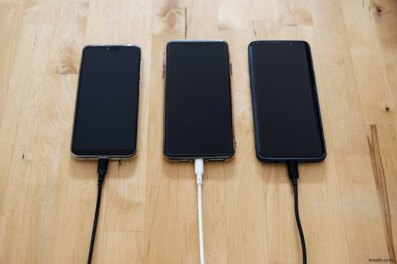 Lightning กับ USB-C:ทำความเข้าใจความแตกต่างและอันไหนเหนือกว่า 