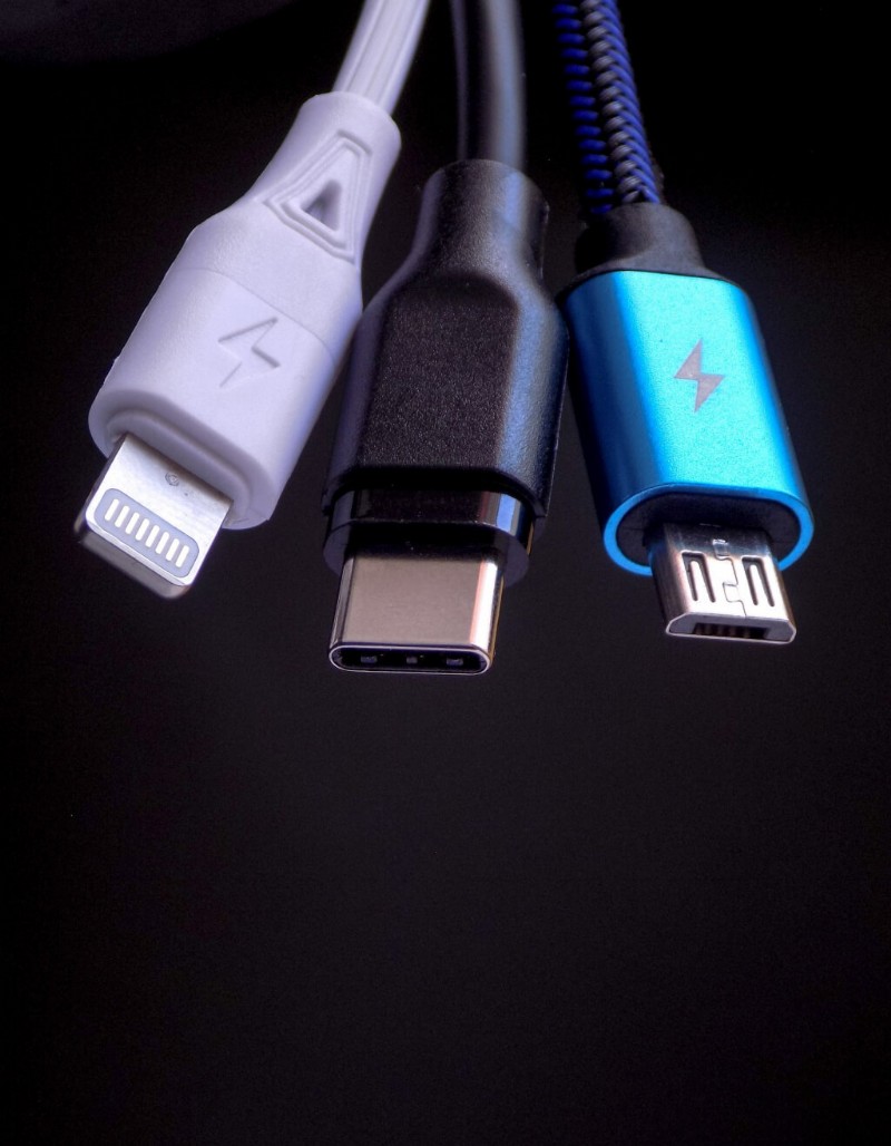Lightning กับ USB-C:ทำความเข้าใจความแตกต่างและอันไหนเหนือกว่า 