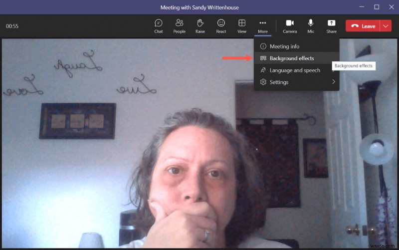เบลอพื้นหลังของคุณใน Microsoft Teams:คำแนะนำทีละขั้นตอนสำหรับ Windows, Mac และมือถือ 