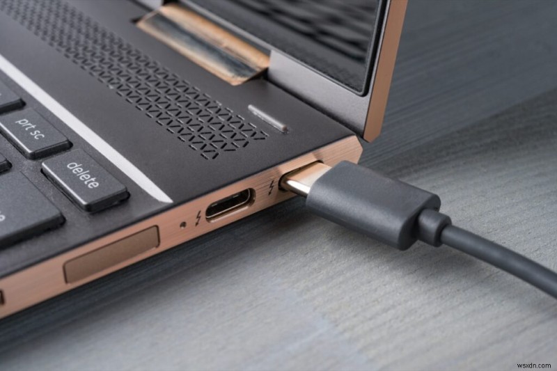 ทำความเข้าใจกับ Docking Station สำหรับแล็ปท็อป:ประโยชน์ คุณสมบัติ และวิธีที่พวกมันเปลี่ยนโฉมพื้นที่ทำงานของคุณ 