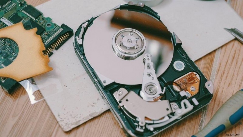 คำอธิบายโซลิดสเตตไดรฟ์:ประโยชน์ ข้อเสีย และเหตุใดจึงเปลี่ยน HDD 