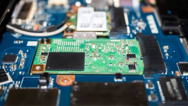 คำอธิบายโซลิดสเตตไดรฟ์:ประโยชน์ ข้อเสีย และเหตุใดจึงเปลี่ยน HDD 