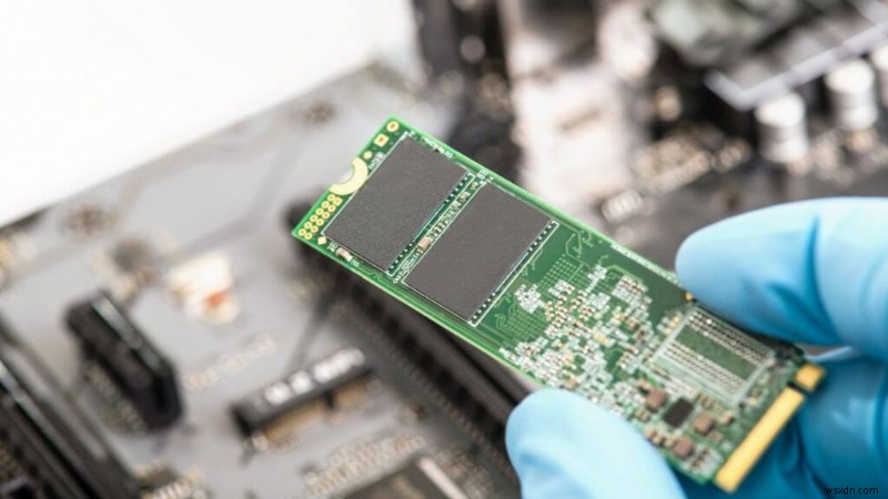 คำอธิบายโซลิดสเตตไดรฟ์:ประโยชน์ ข้อเสีย และเหตุใดจึงเปลี่ยน HDD 