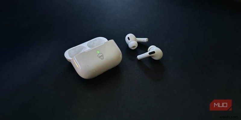 แสงสีส้มบน AirPod ของคุณมีความหมายว่าอะไร? ทำความเข้าใจตัวบ่งชี้สีของ AirPods 