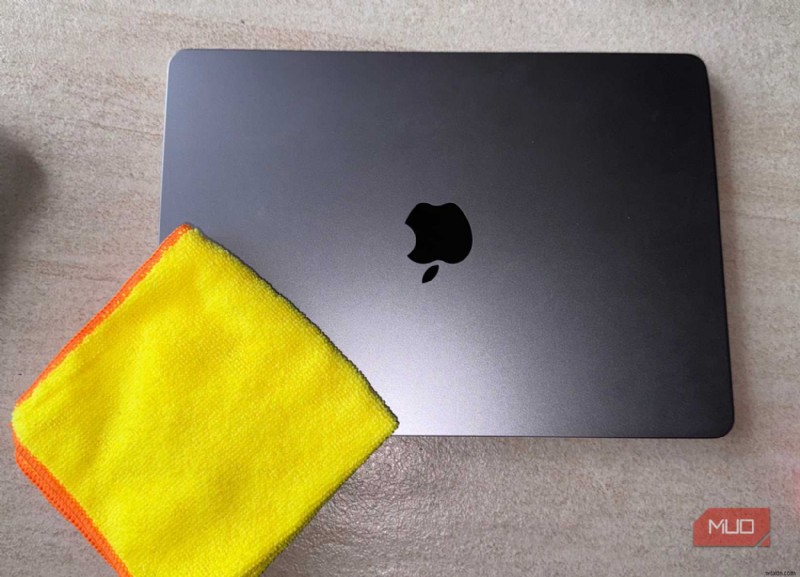 การปกป้อง MacBook ของคุณ:เคล็ดลับการปฏิบัติเพื่อป้องกันการตกหล่นและรอยขีดข่วน 