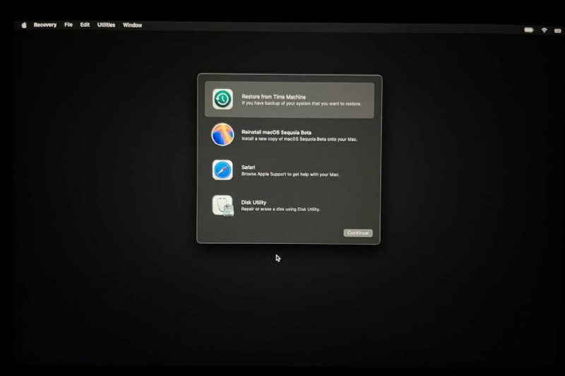 คำแนะนำทีละขั้นตอนในการติดตั้ง macOS จากไดรฟ์ USB 