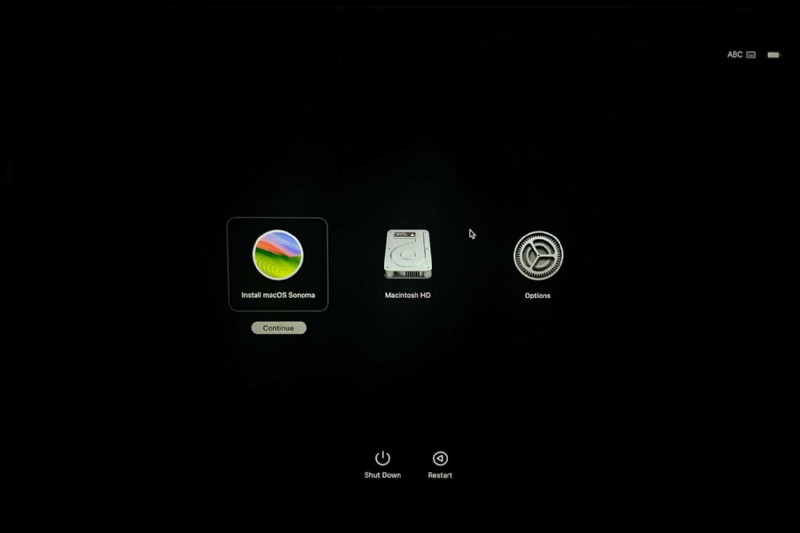 คำแนะนำทีละขั้นตอนในการติดตั้ง macOS จากไดรฟ์ USB 
