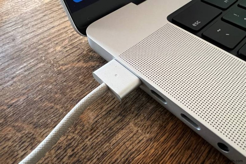 การแก้ไขปัญหาการชาร์จแบตเตอรี่ MacBook:การแก้ไขและเคล็ดลับด่วน 