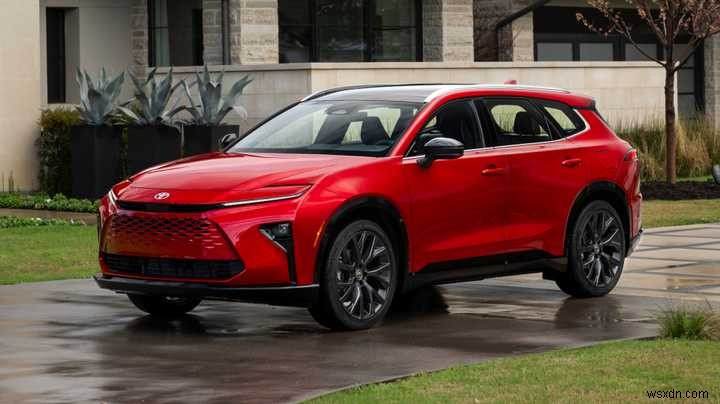 Toyota Crown Signia:สองการตกแต่งพิสูจน์ความหรูหราโดยไม่ต้องเกินงบ 