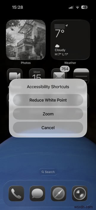 ลดแสงหน้าจอ iPhone ของคุณให้เหลือน้อยที่สุดด้วยการแฮ็กง่ายๆ นี้ 