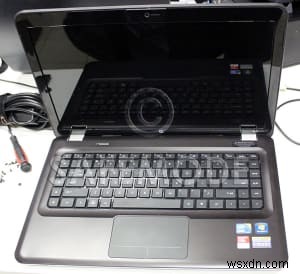 คู่มือการซ่อมแซม HP Pavilion DV6‑3000:การเปลี่ยนเคสด้านล่างเพื่อแก้ไขปัญหาความร้อนเกินและฝาปิด