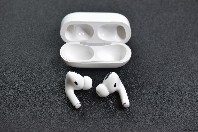วิธีทำความสะอาดไมโครโฟน AirPods ของคุณอย่างปลอดภัยเพื่อเสียงที่คมชัด 