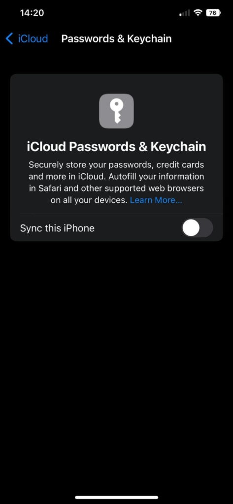 ค้นหาและจัดการรหัสผ่านที่บันทึกไว้ของ iPhone ของคุณได้อย่างง่ายดาย