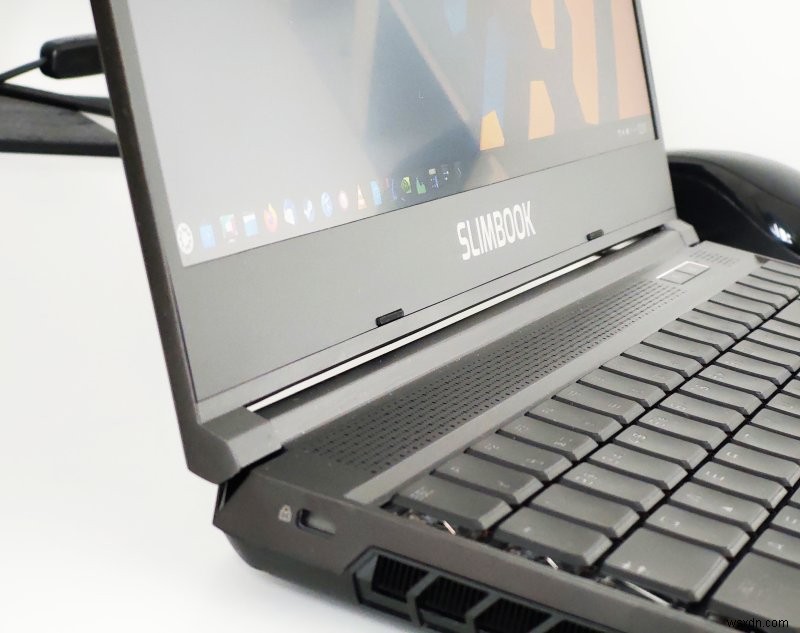 รีวิวแล็ปท็อป Slimbook Titan:พลังงาน ประสิทธิภาพ และความเข้ากันได้กับ Linux 