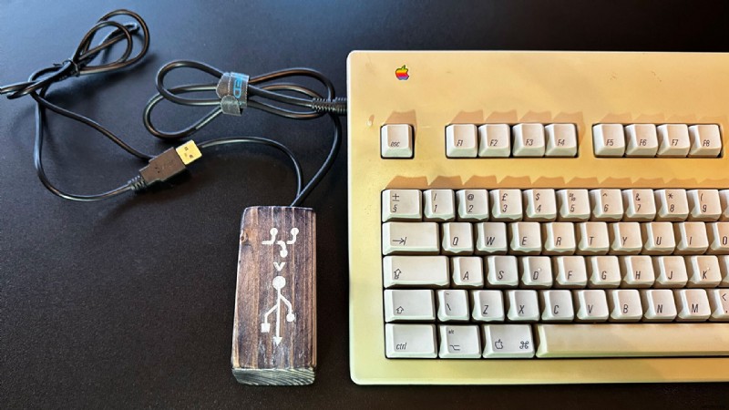 ฉันสร้างอะแดปเตอร์ ADB เป็น USB ที่กำหนดค่าได้เพื่อฟื้นฟูคีย์บอร์ด Apple ปี 1990 บน Windows ได้อย่างไร 