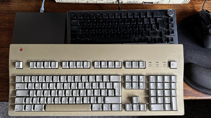 ฉันสร้างอะแดปเตอร์ ADB เป็น USB ที่กำหนดค่าได้เพื่อฟื้นฟูคีย์บอร์ด Apple ปี 1990 บน Windows ได้อย่างไร
