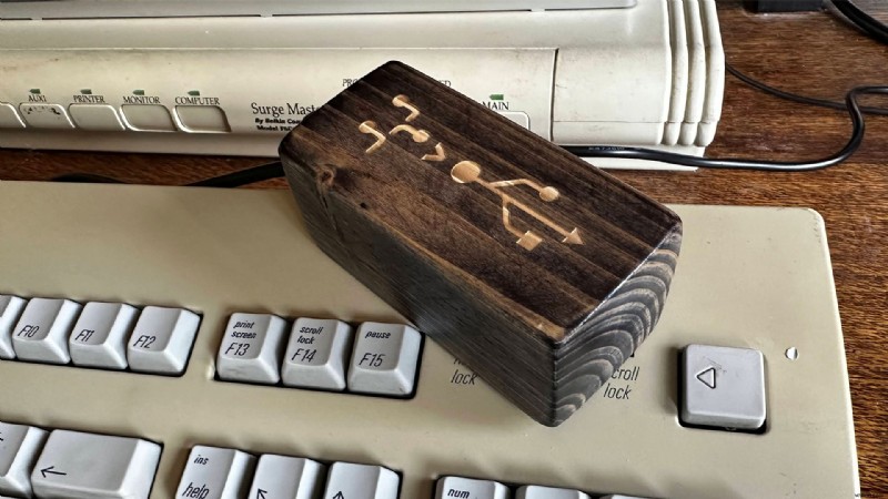 ฉันสร้างอะแดปเตอร์ ADB เป็น USB ที่กำหนดค่าได้เพื่อฟื้นฟูคีย์บอร์ด Apple ปี 1990 บน Windows ได้อย่างไร 